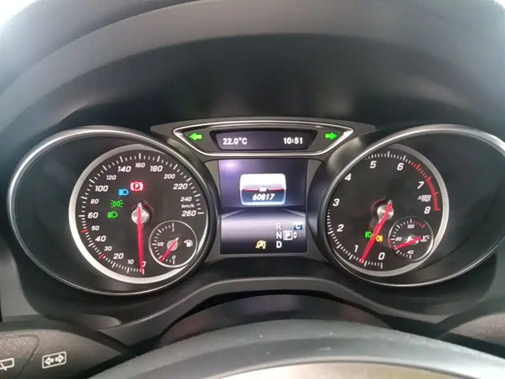 Mercedes-Benz GLA 2017 GLA 220 4MATIC Fashion фото 12