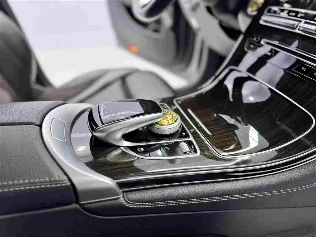 Mercedes-Benz GLC 2018 Facelift GLC 260 4MATIC Luxury фото 13