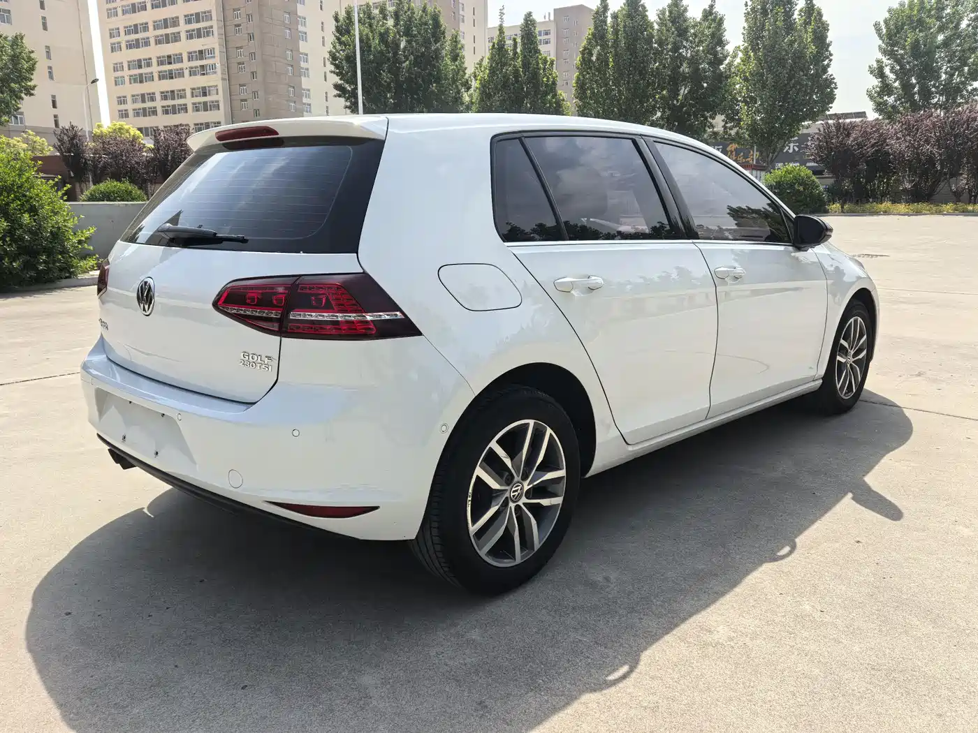 Volkswagen Golf 2017 230TSI Auto Luxury Millionth Anniversary Edition фото 4