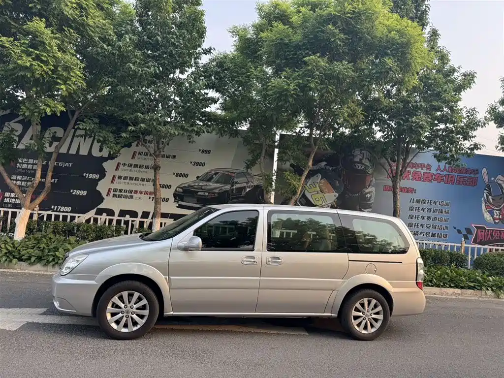 Buick GL8 2013 2.4L Classic фото 2