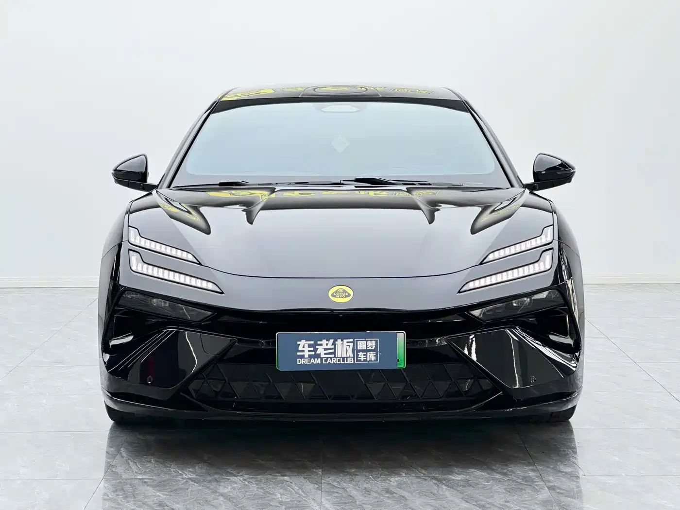 LOTUS SPORTS CAR EMEYA FLOWERS