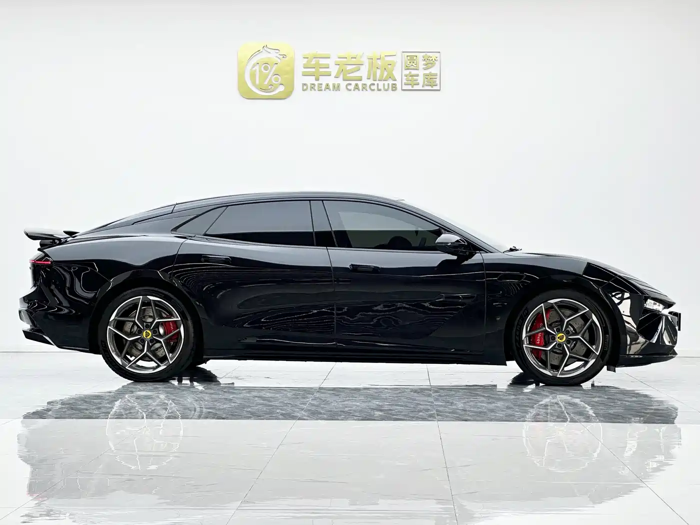 LOTUS SPORTS CAR EMEYA FLOWERS