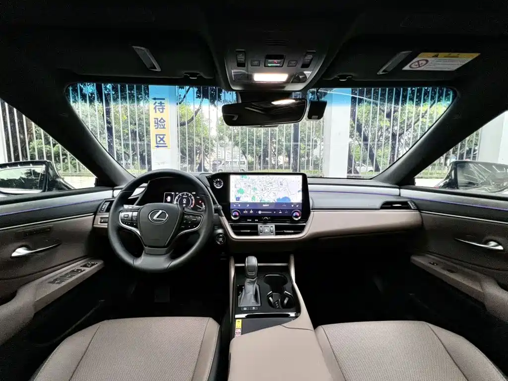 Lexus ES 2026 2025 200 Ultimate Edition