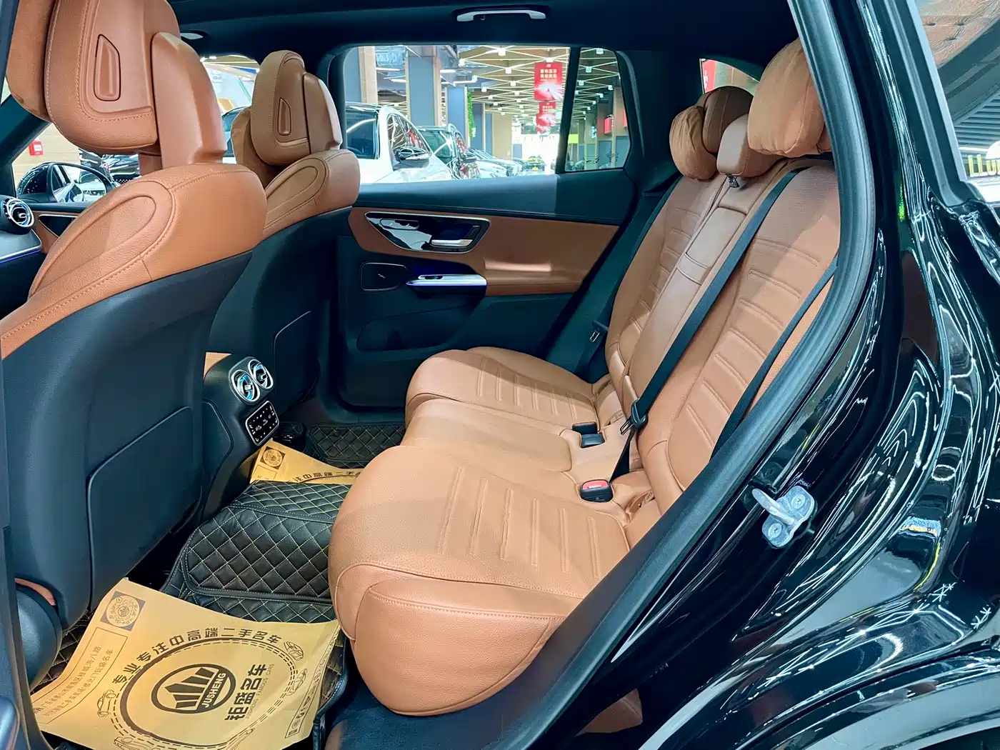 Mercedes-Benz GLC 2023 GLC 260 L 4MATIC Luxury 5-Seater фото 11