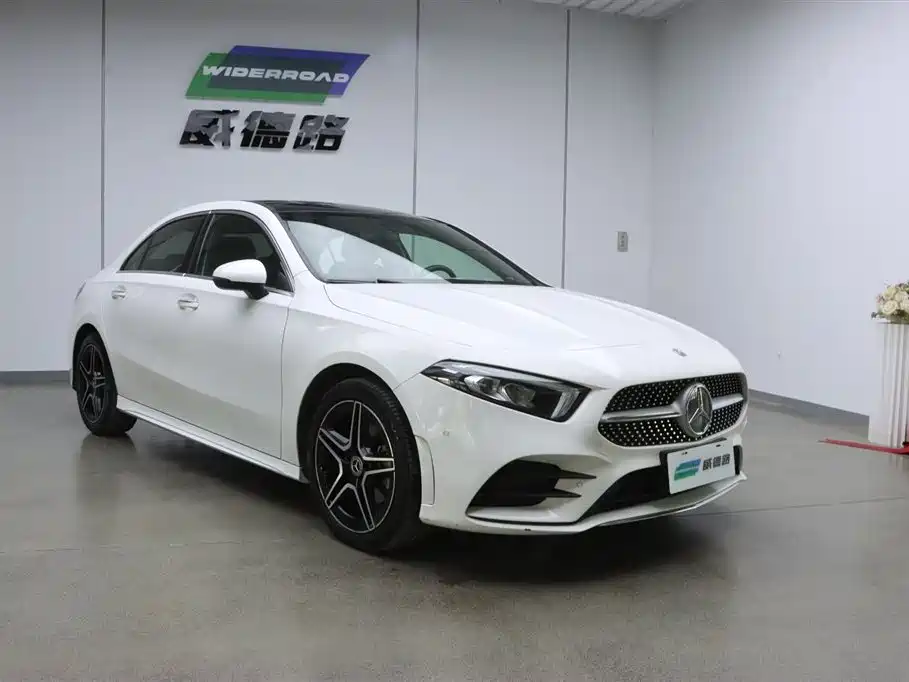Mercedes-Benz A-Class 2019 A 200 L Sport Sedan фото 3