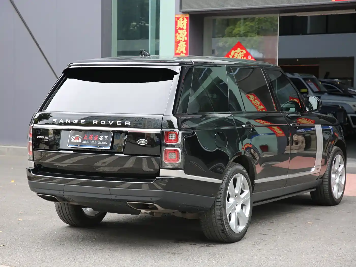Land Rover Range Rover 2020 3.0 L6 Heritage Extended Edition фото 3