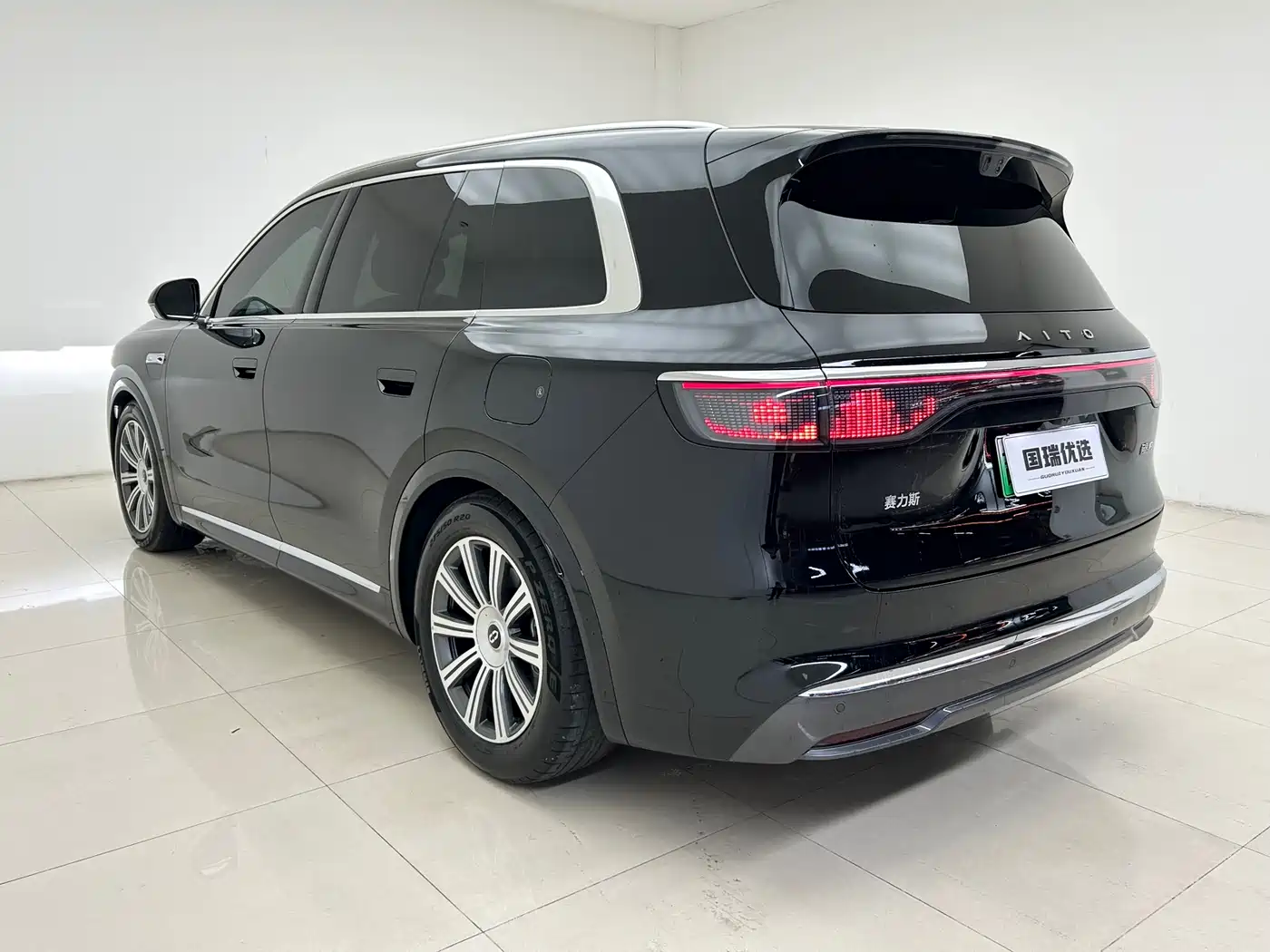 AITO Wenjie AITO M8 2025 Model Extended Range Max+ Edition 53.4kWh 6-Seater фото 6