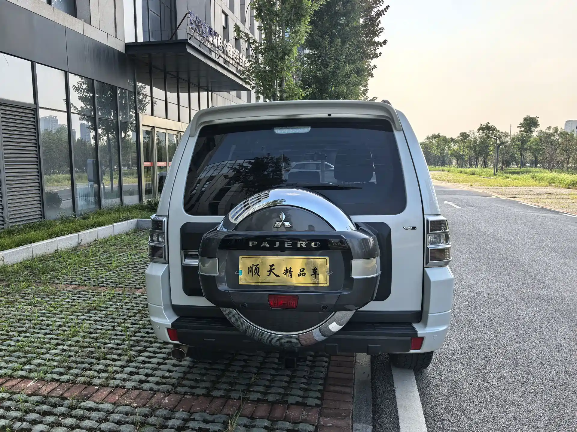 صورة 6 - Mitsubishi Pajero (Import)