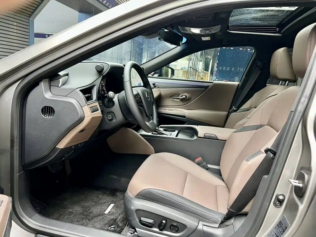 Lexus ES 2026 2025 200 Ultimate Edition