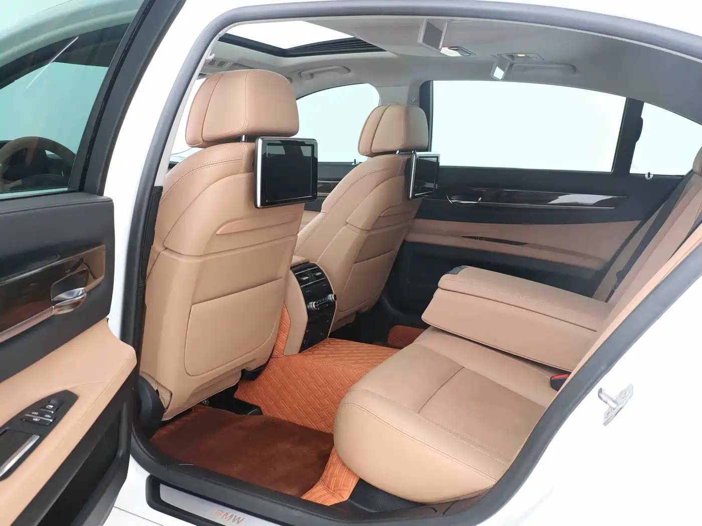BMW 7 Series 2013 Model 740Li Leading фото 12