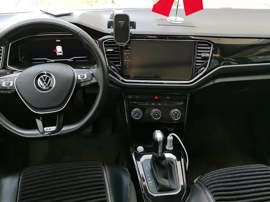 VOLKSWAGEN T ROC EXPLORING SONGS