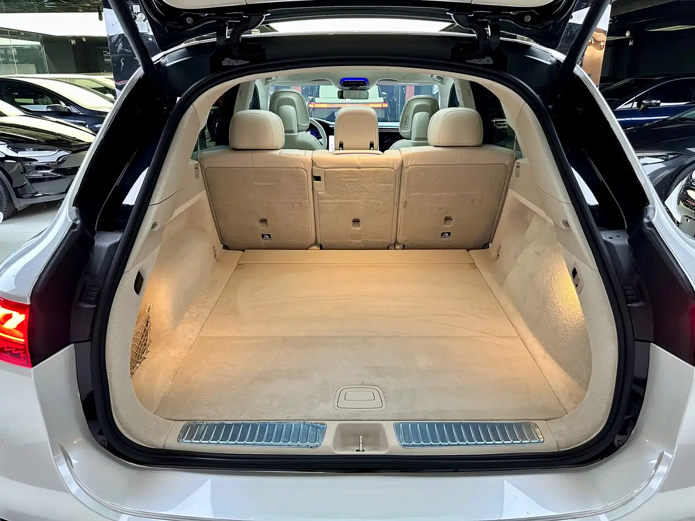 MERCEDES-BENZ EQS SUV