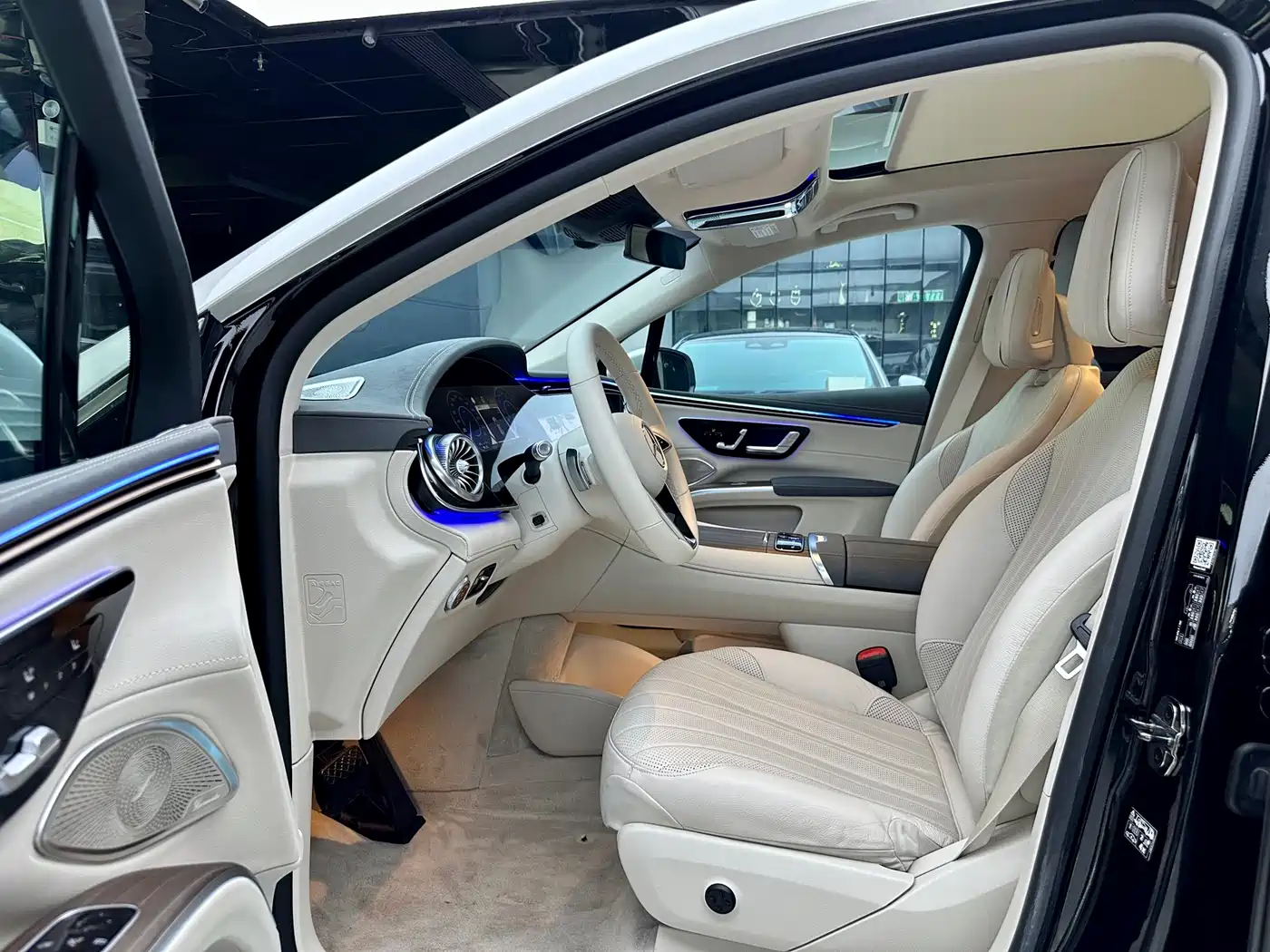 MERCEDES-BENZ EQS SUV