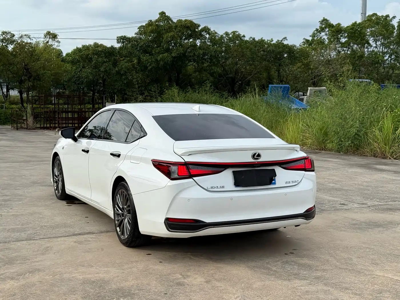 Фото 10 - Lexus ES