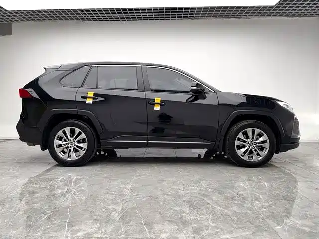 Toyota Wildlander 2023 2.0L CVT FWD LE фото 8