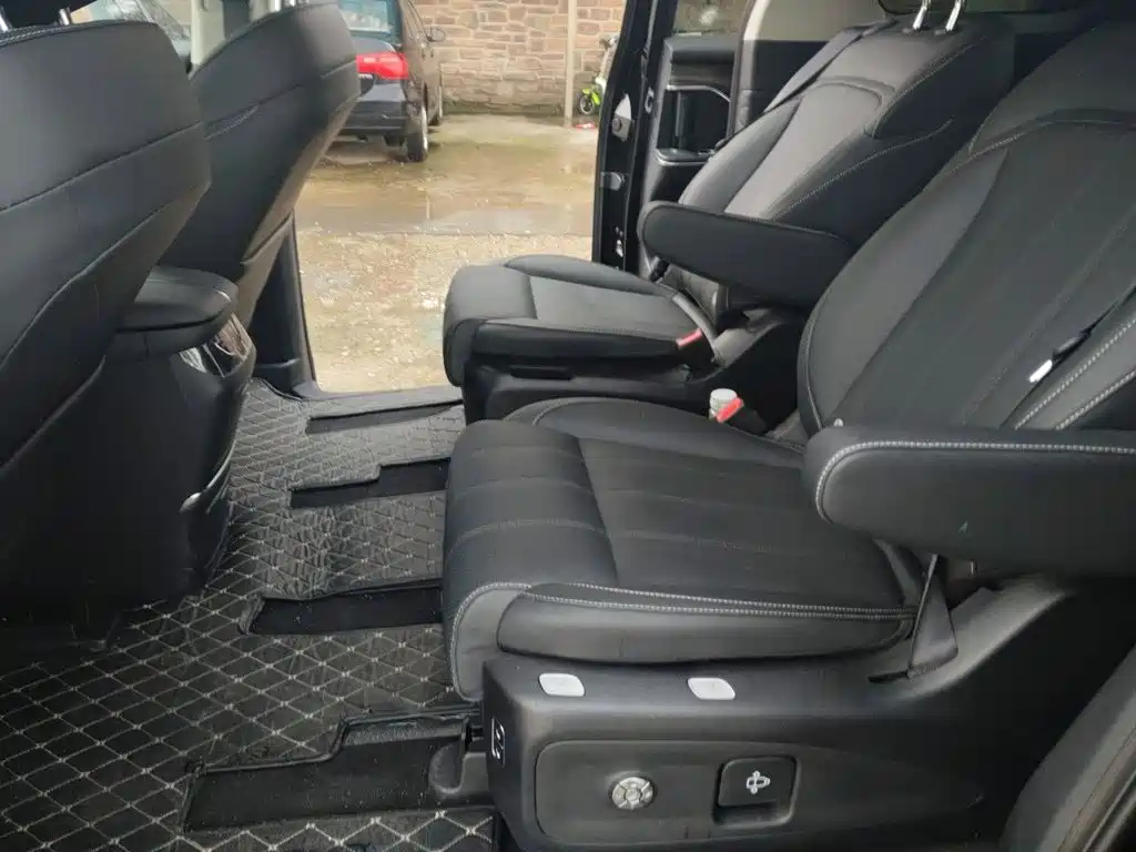 Dongfeng Fengxing Starlight V9 2025 2026 Beyond Joy Series 200km Luxury