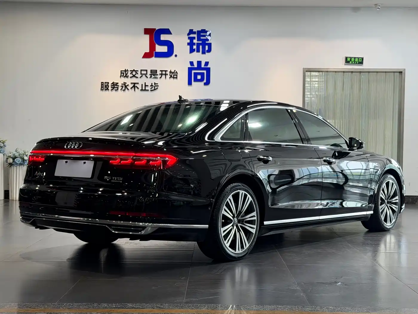 Фото 4 - Audi A8