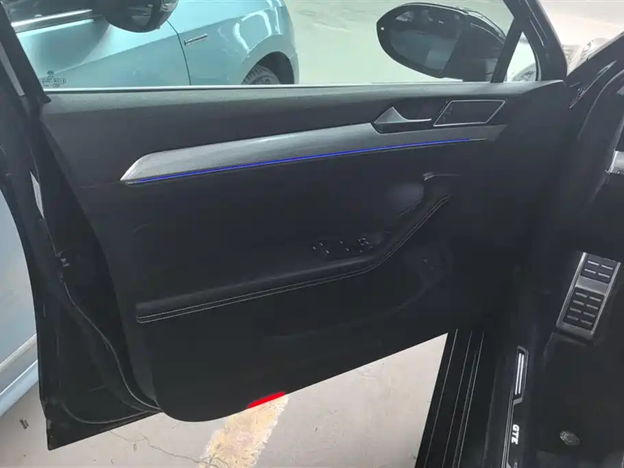 VOLKSWAGEN MAGOTAN GTE PLUG IN HYBRID