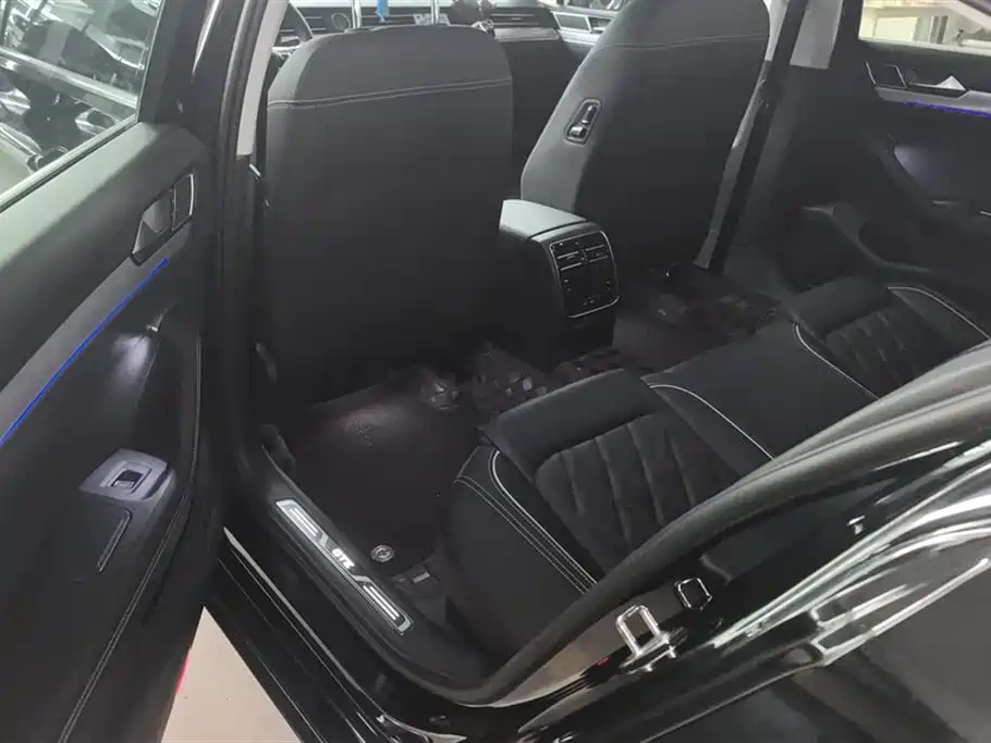 VOLKSWAGEN MAGOTAN GTE PLUG IN HYBRID