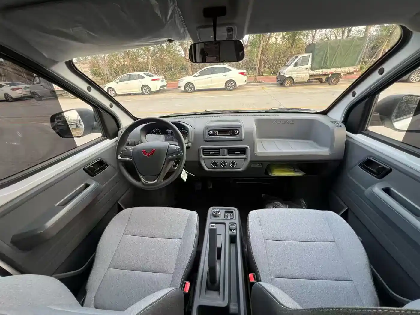 Wuling Motors Wuling Yangguang 2026 2025 400km Bus Comfort Edition