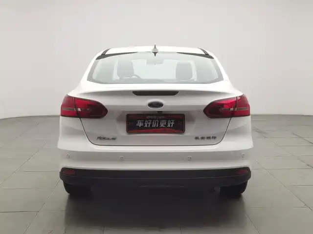 Ford Focus 2017 Sedan 1.6L Automatic Fashion Smart Edition — фото 4