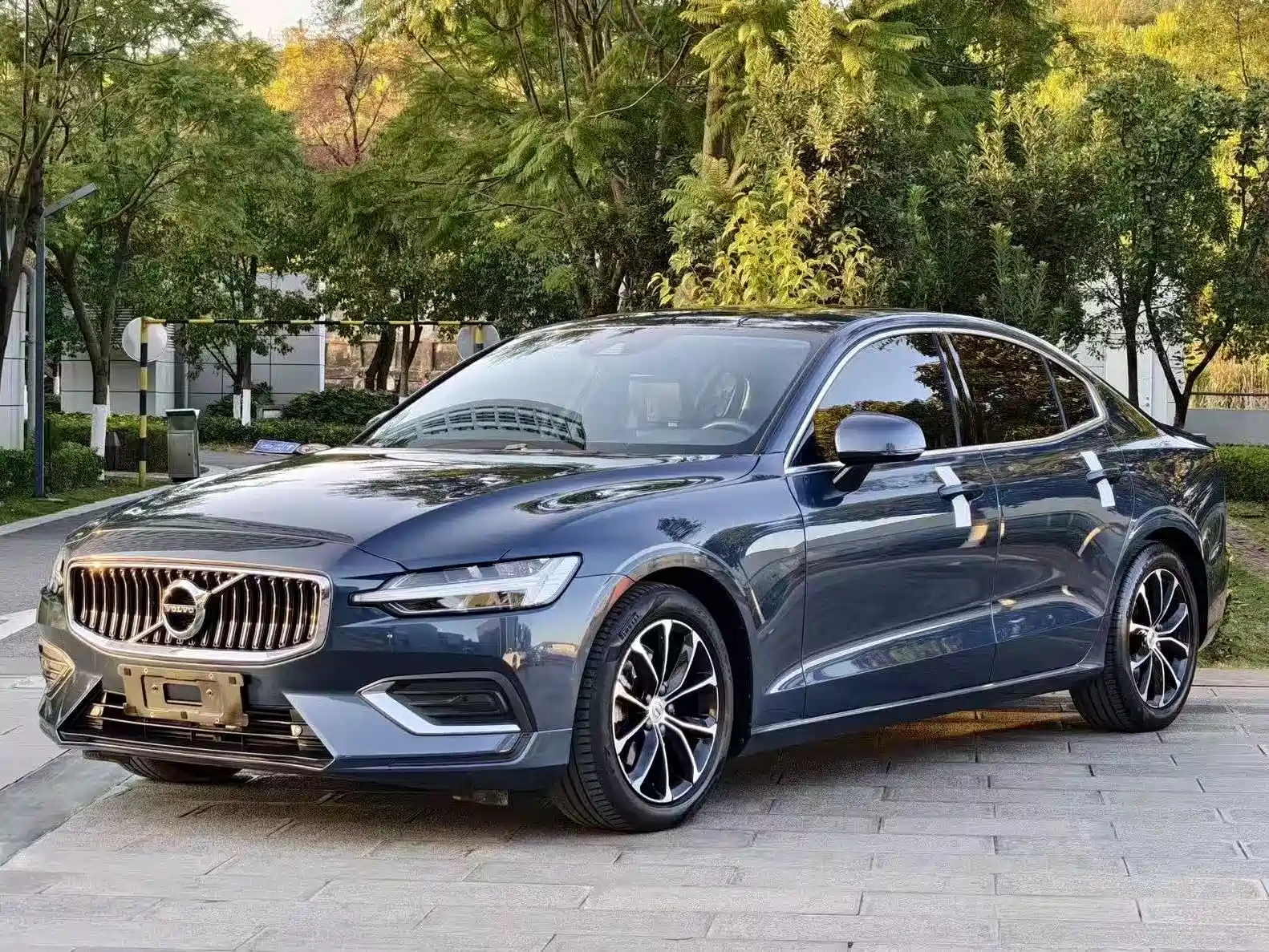 Фото 1 - Volvo S60