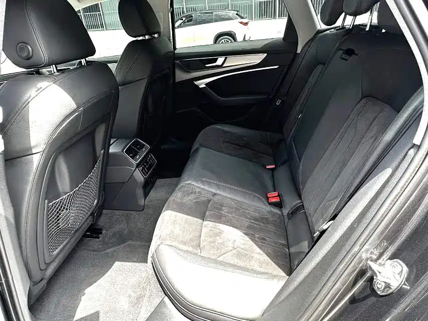 Фото 6 - Audi A6 (Import)