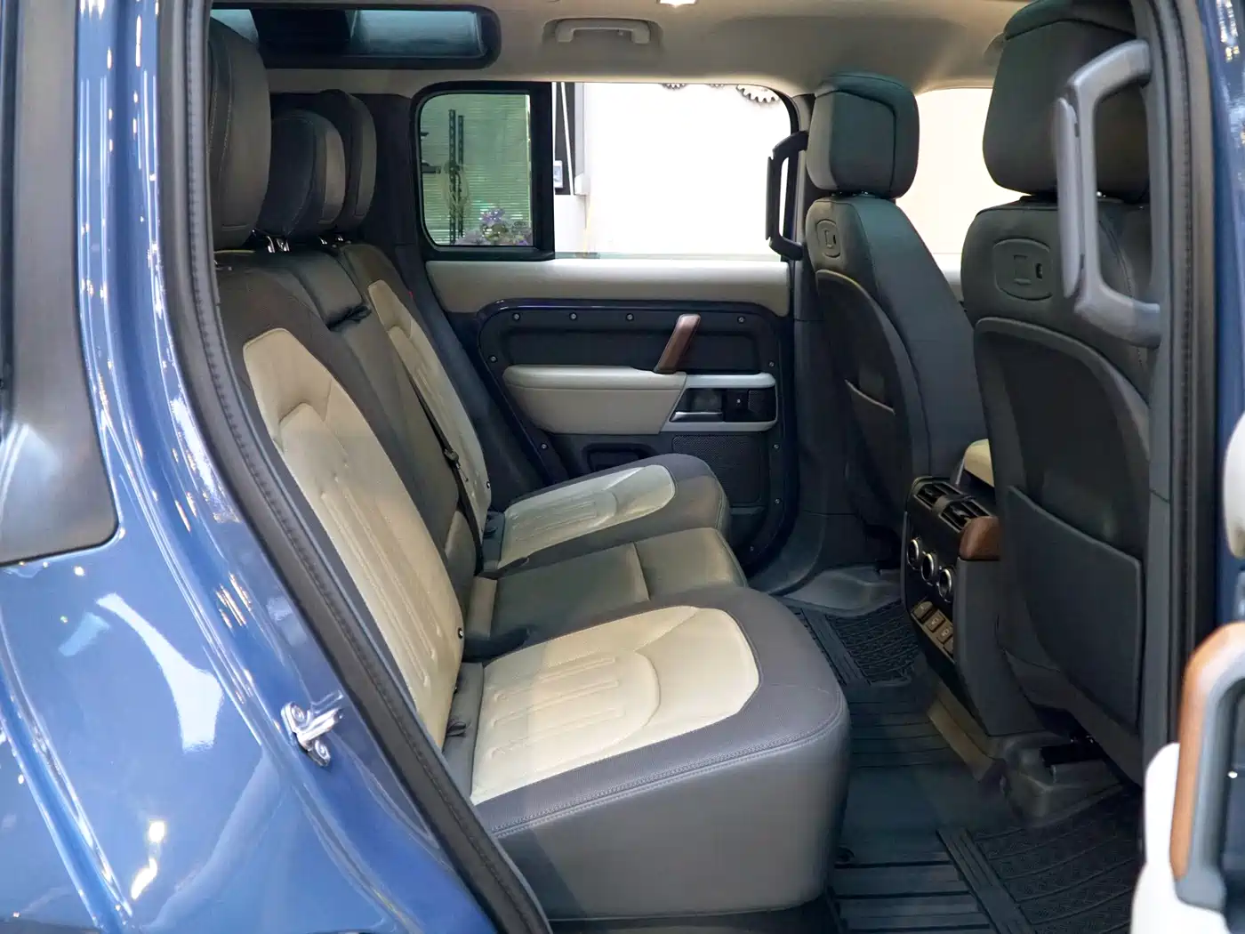 Land Rover Defender 2022 110 P400 X-DYNAMIC HSE фото 10