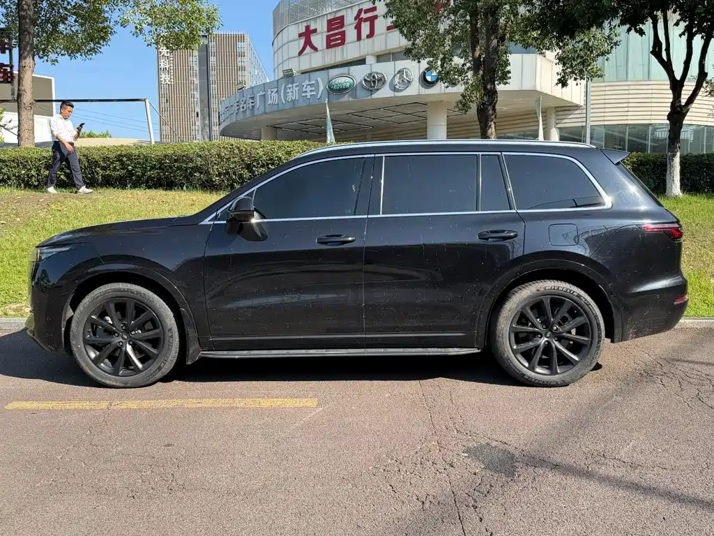 Photo 3 - Li Auto Li ONE