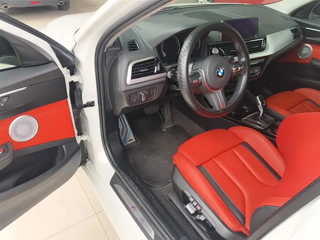 BMW 1 Series 2021 125i M Sport Black Night Edition фото 16