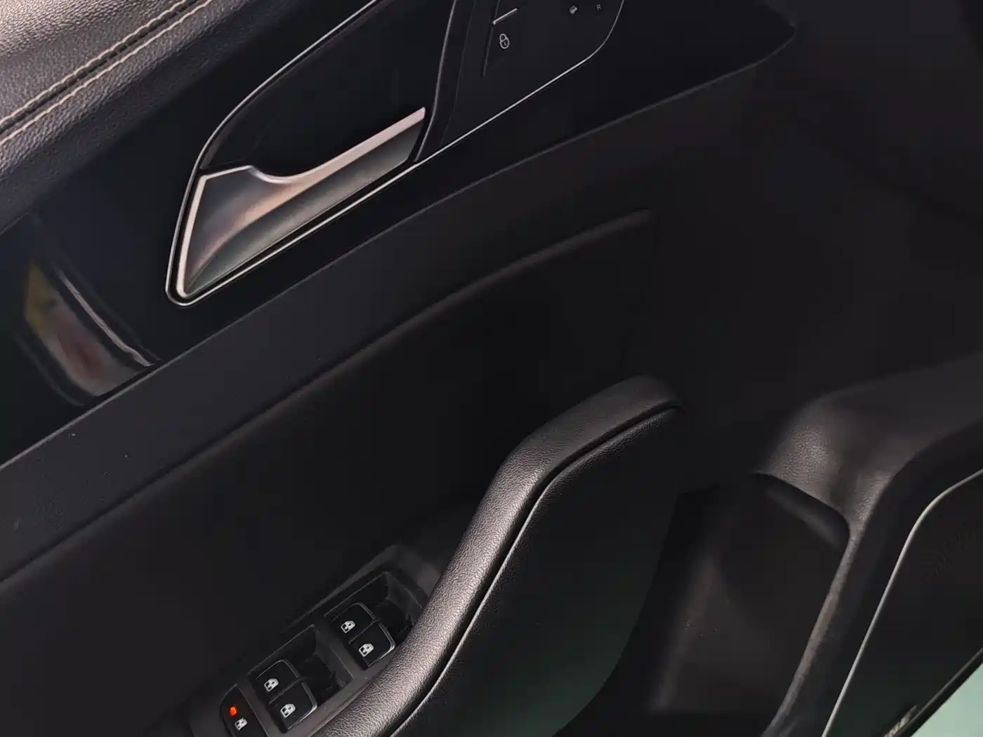 Hongqi H5 2018 30TD Smart Connect Rhythmic Edition фото 19