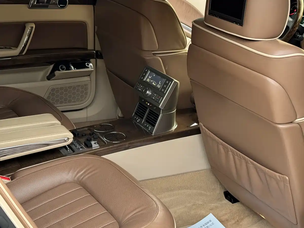 Volkswagen Phaeton 2013 4.2L Poltrona Frau Edition фото 6
