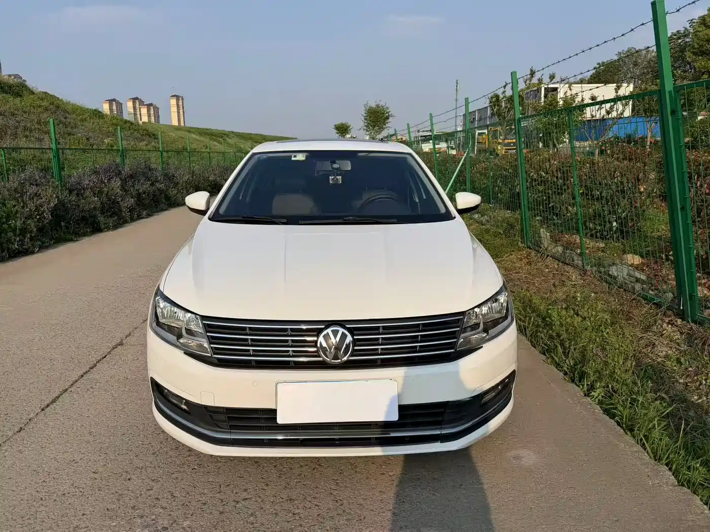 Volkswagen Lavida 2017 1.6L Automatic Comfort Edition фото 3