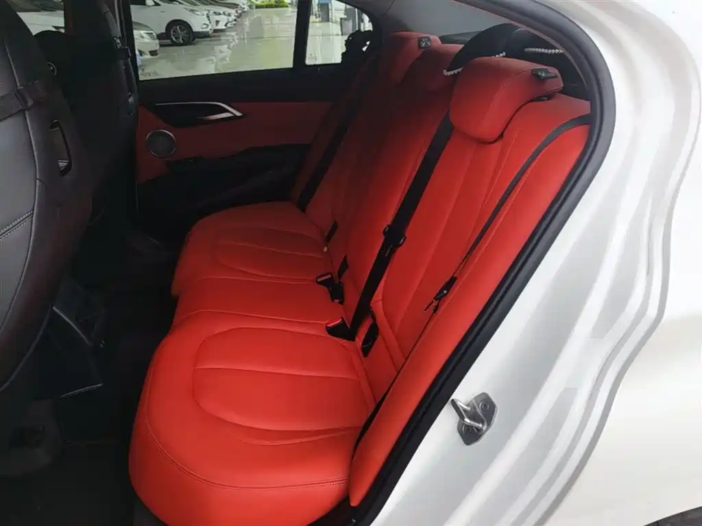 BMW 1 Series 2021 125i M Sport Black Night Edition фото 17
