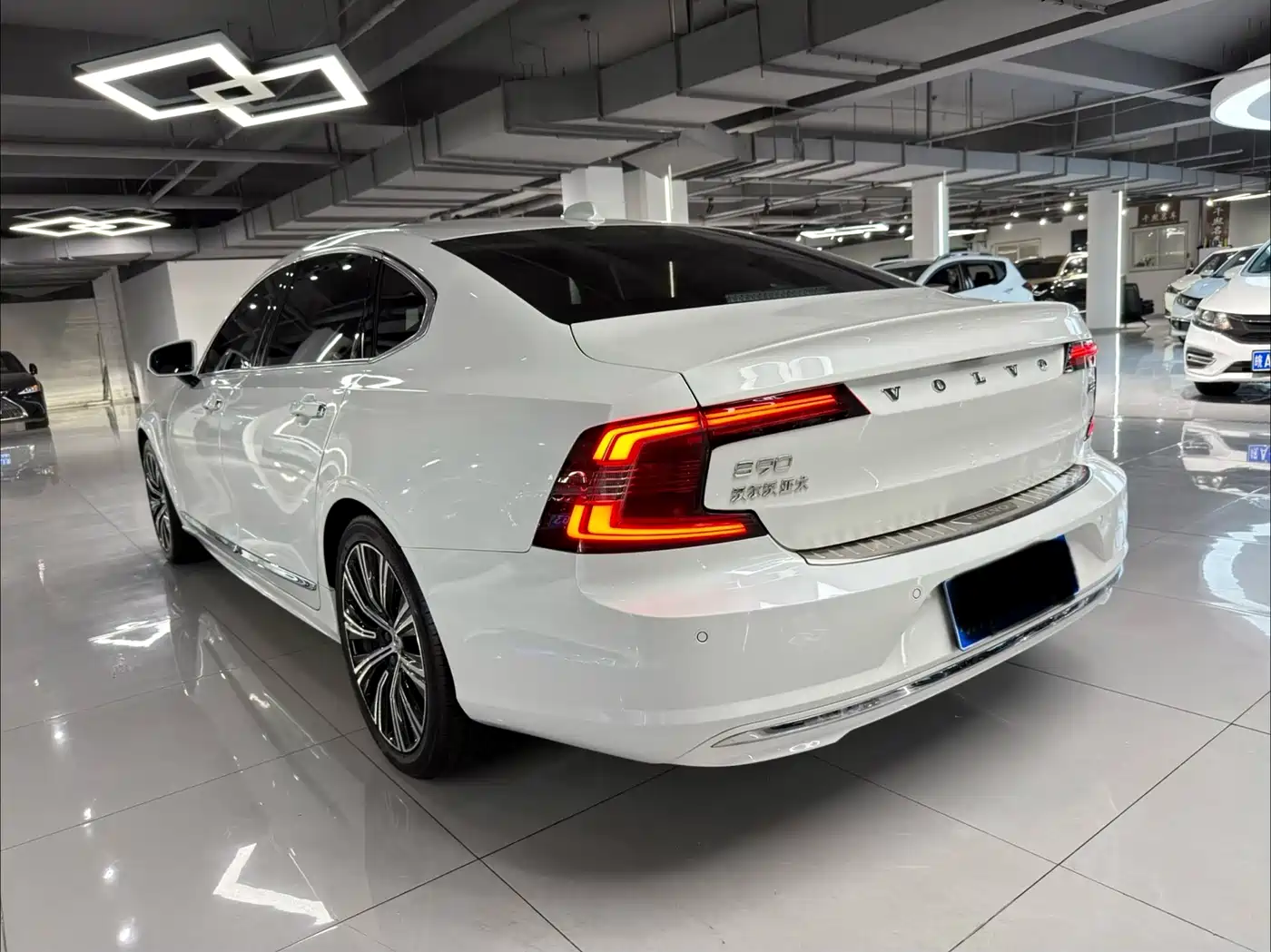 Photo 6 - Volvo S90