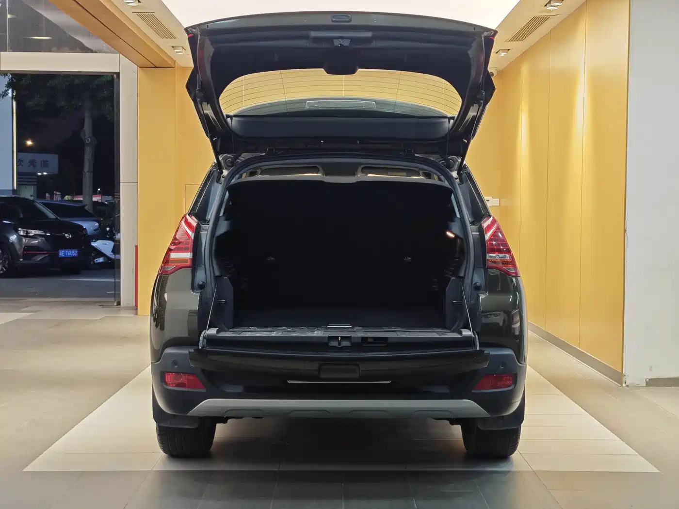 Peugeot 3008 2015 2.0L Automatic Trend Edition фото 28
