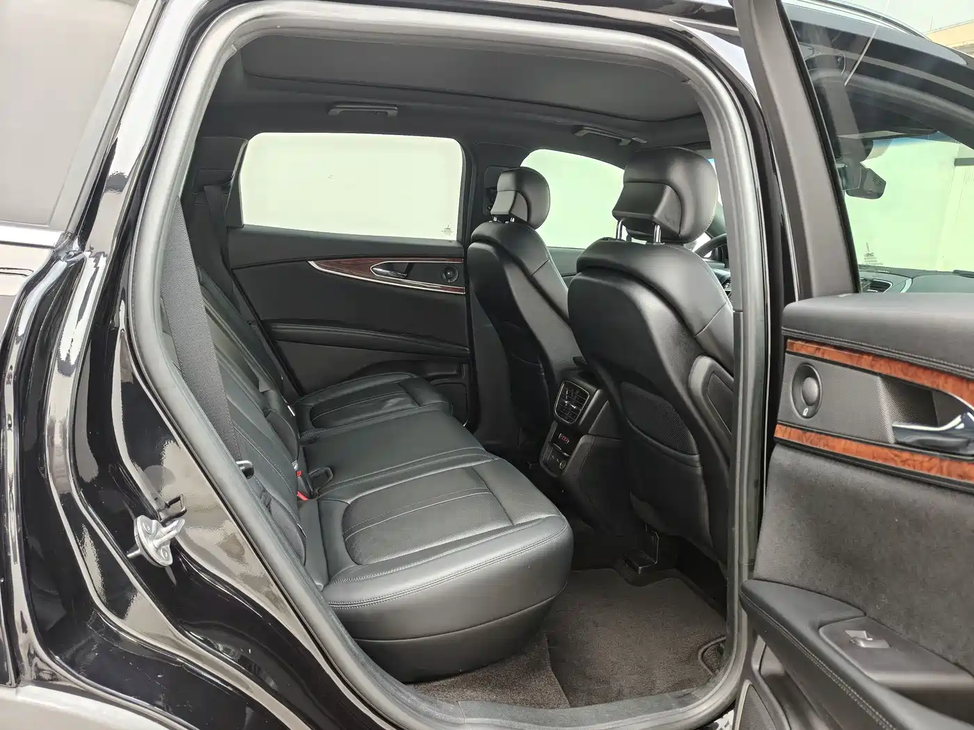 LINCOLN NAVIGATOR (IMPORT)