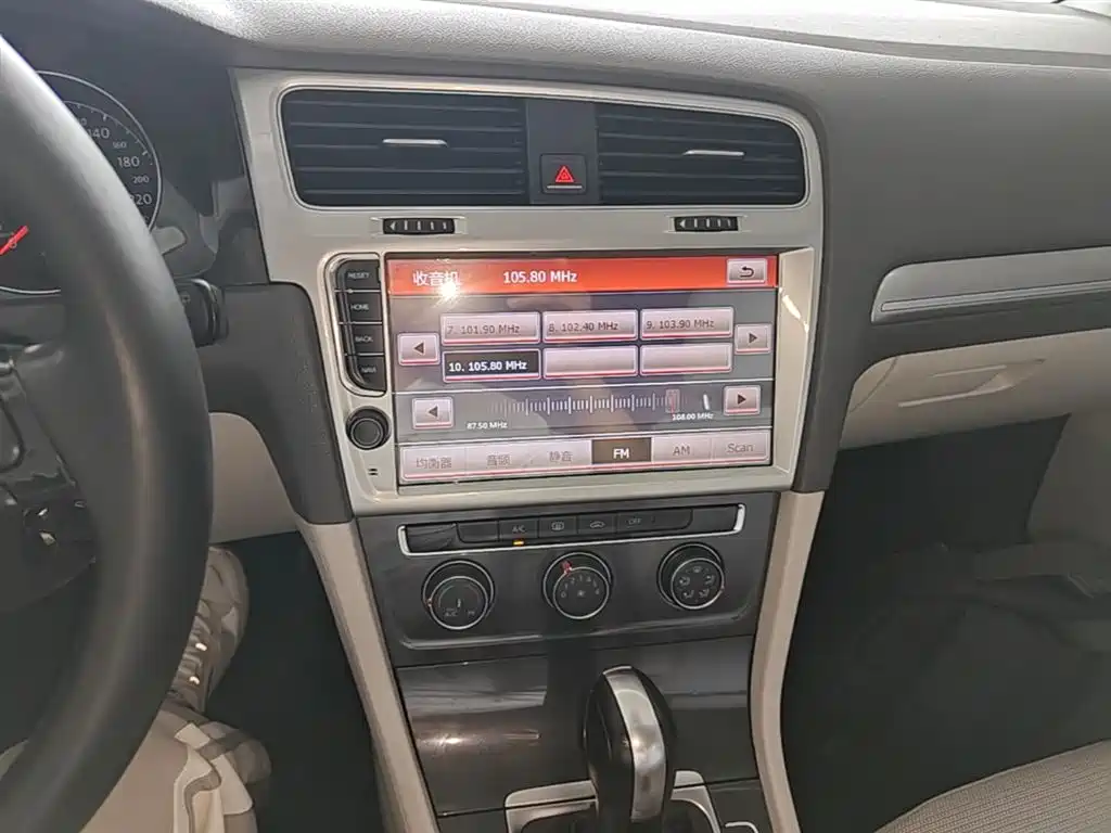 Volkswagen Golf 2018 1.6L Automatic Comfort фото 13