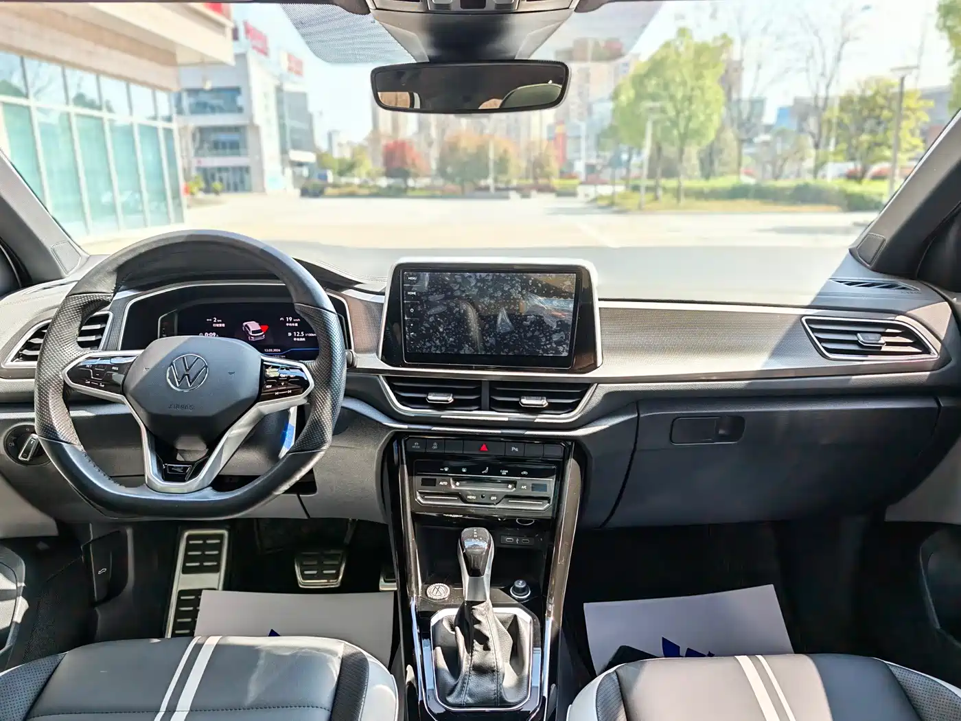 Volkswagen T-ROC 2024 300TSI DSG 2WD Morning Light Edition фото 4
