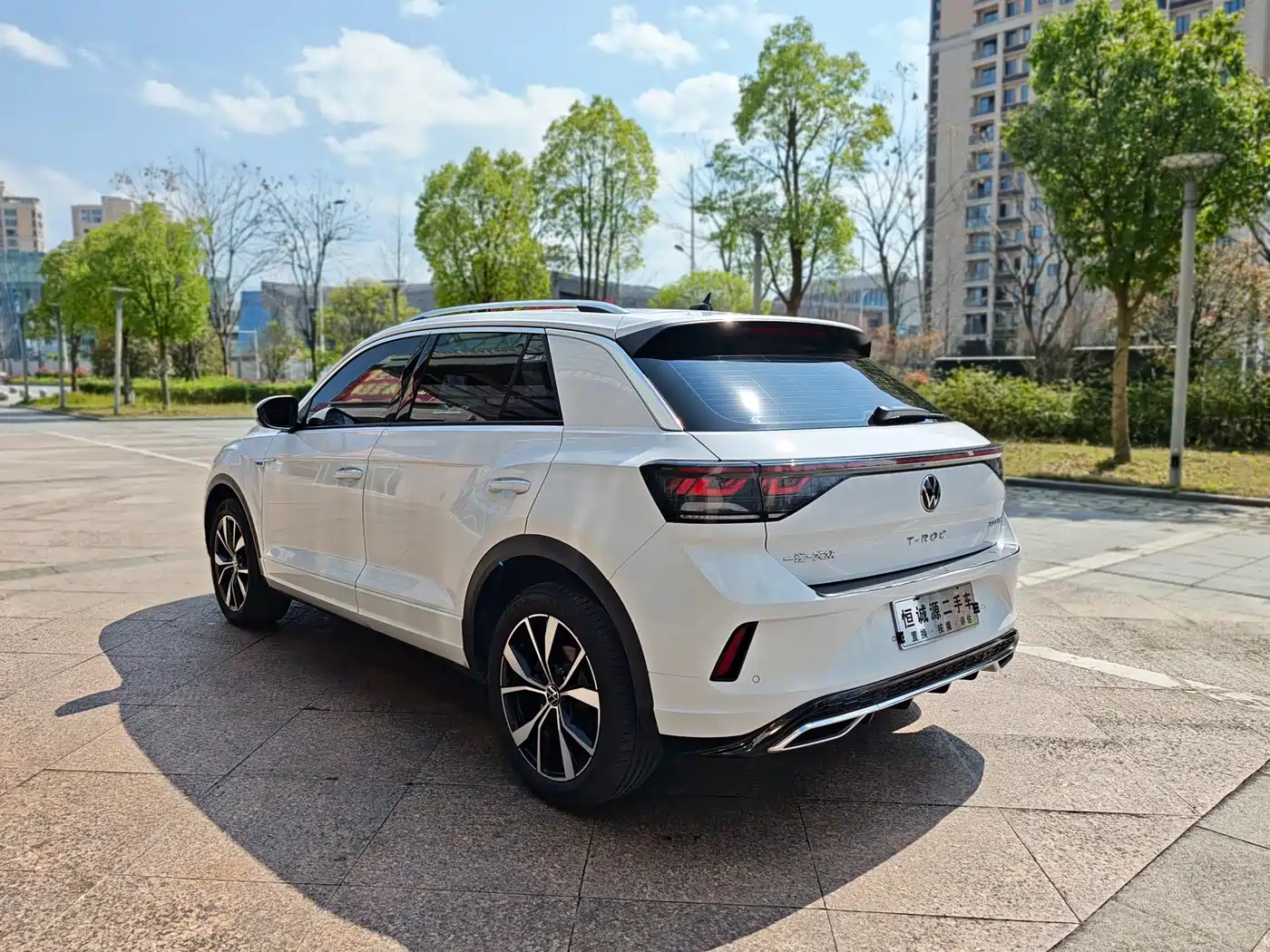 Volkswagen T-ROC 2024 300TSI DSG 2WD Morning Light Edition фото 8