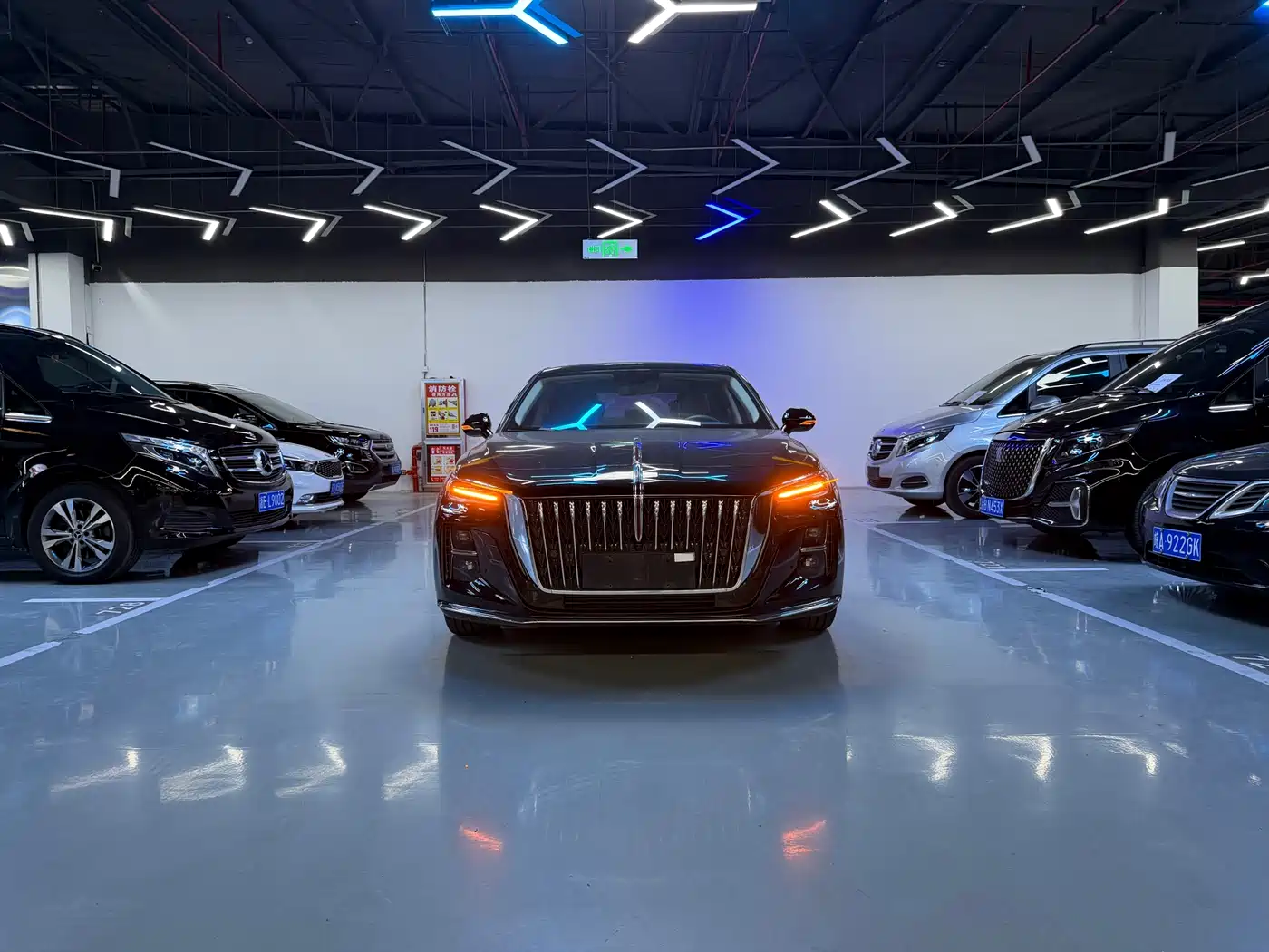 Hongqi H5 2025 1.5T DCT Flag Rhythm 500,000 Units Memorial Edition фото 2