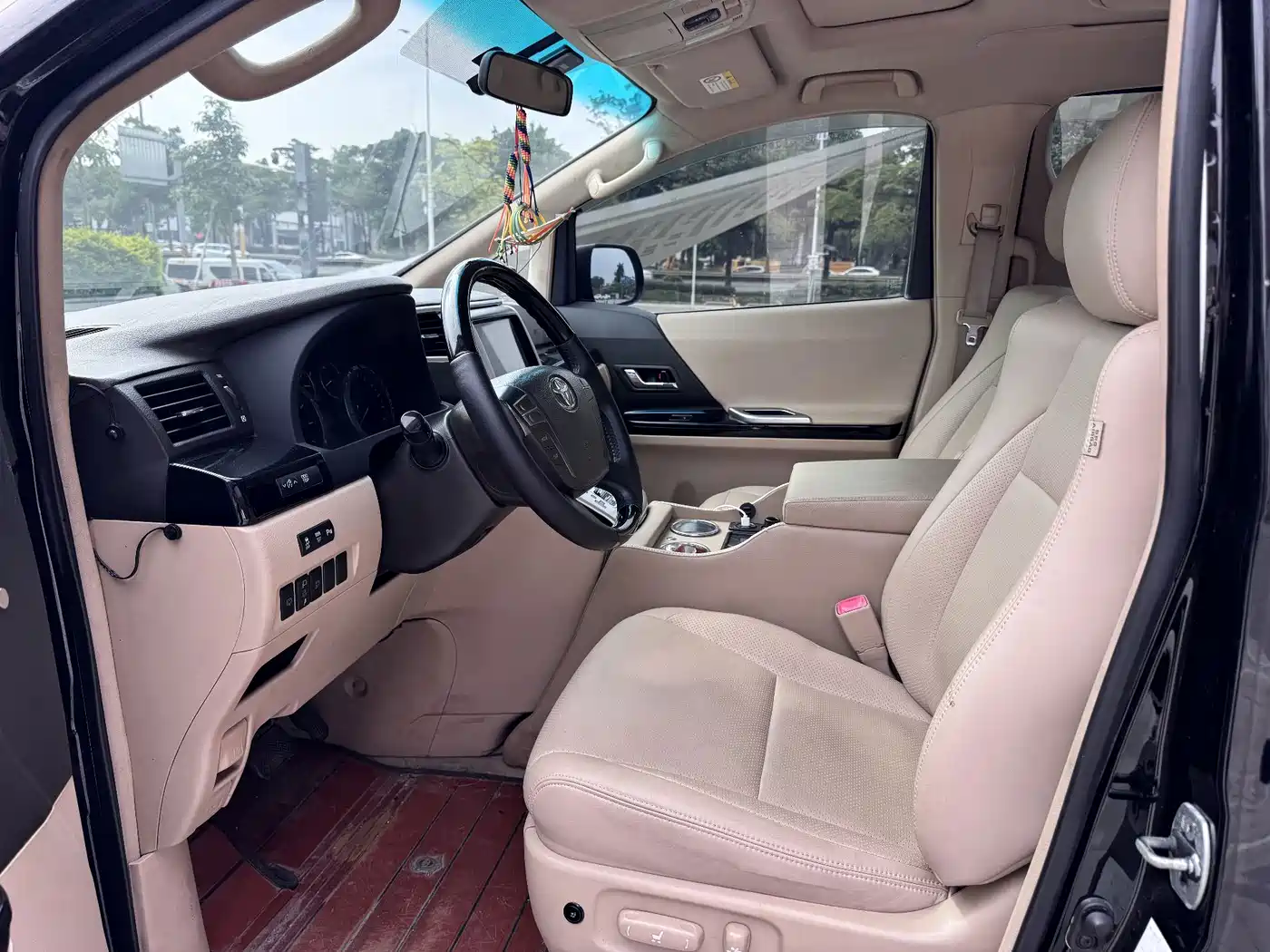 Фото 5 - Toyota Alphard
