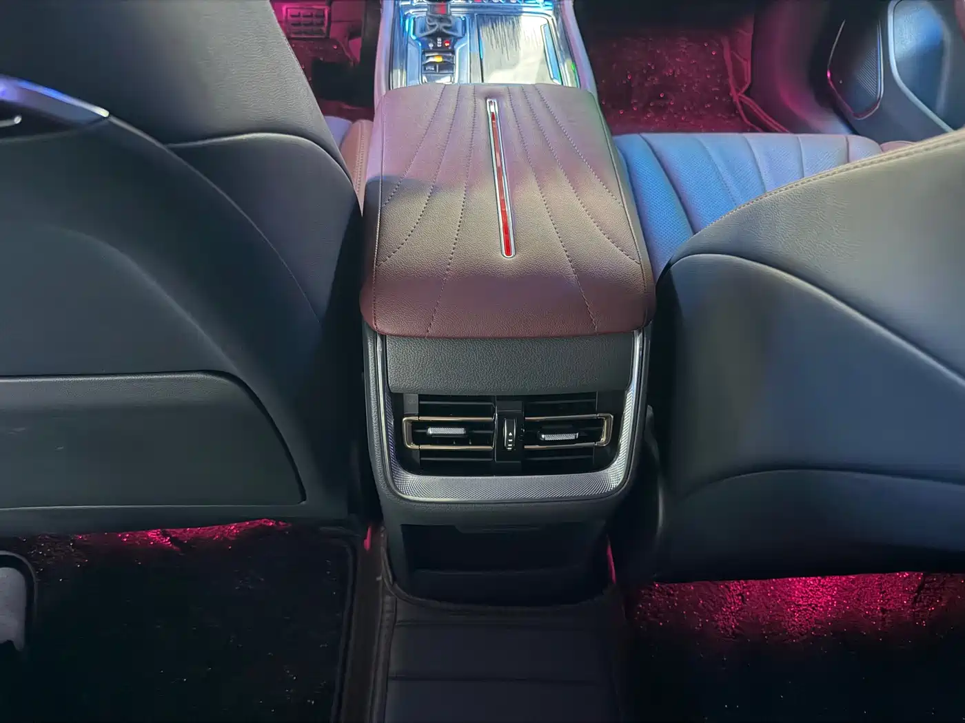 Hongqi H5 2025 1.5T DCT Flag Rhythm 500,000 Units Memorial Edition фото 18