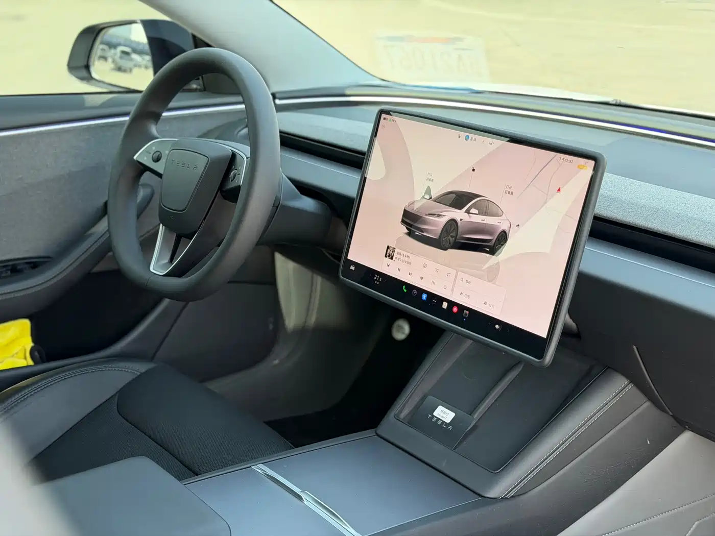 TESLA MODEL 3