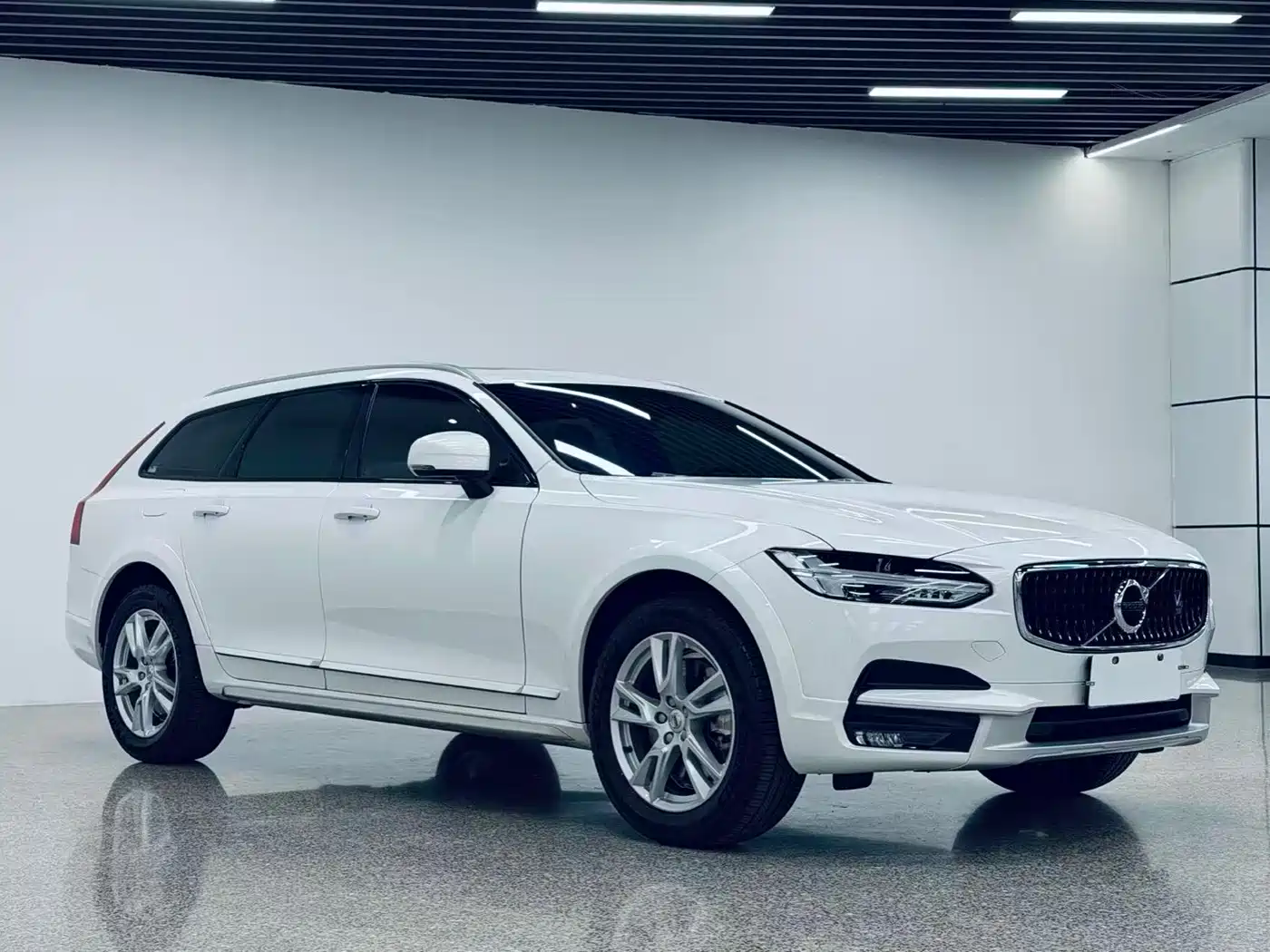 Фото 6 - Volvo V90