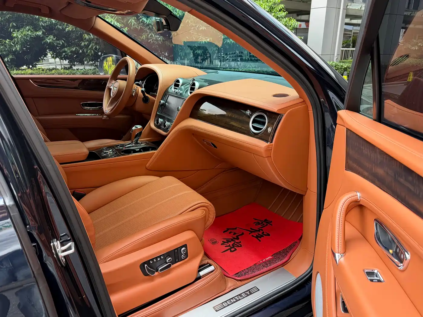 Bentley Bentayga фото 9