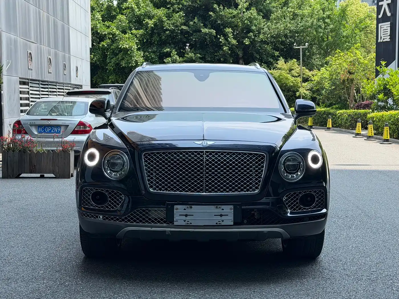 Bentley Bentayga фото 2