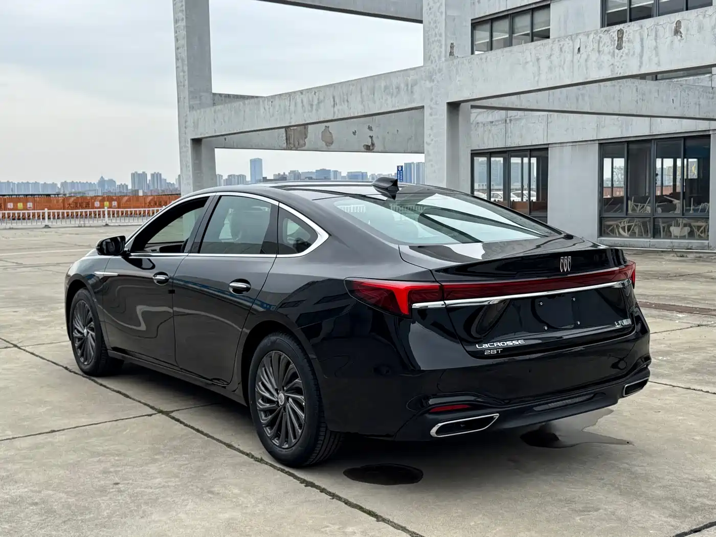 Buick LaCrosse 2025 Model 28T Platinum Edition фото 6