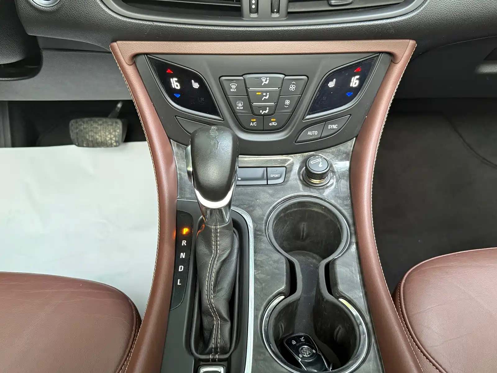 Фото 10 - Buick Envision Plus