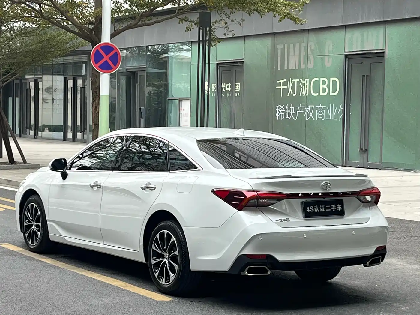 Toyota Avalon 2023 2.5L Luxury Edition фото 4